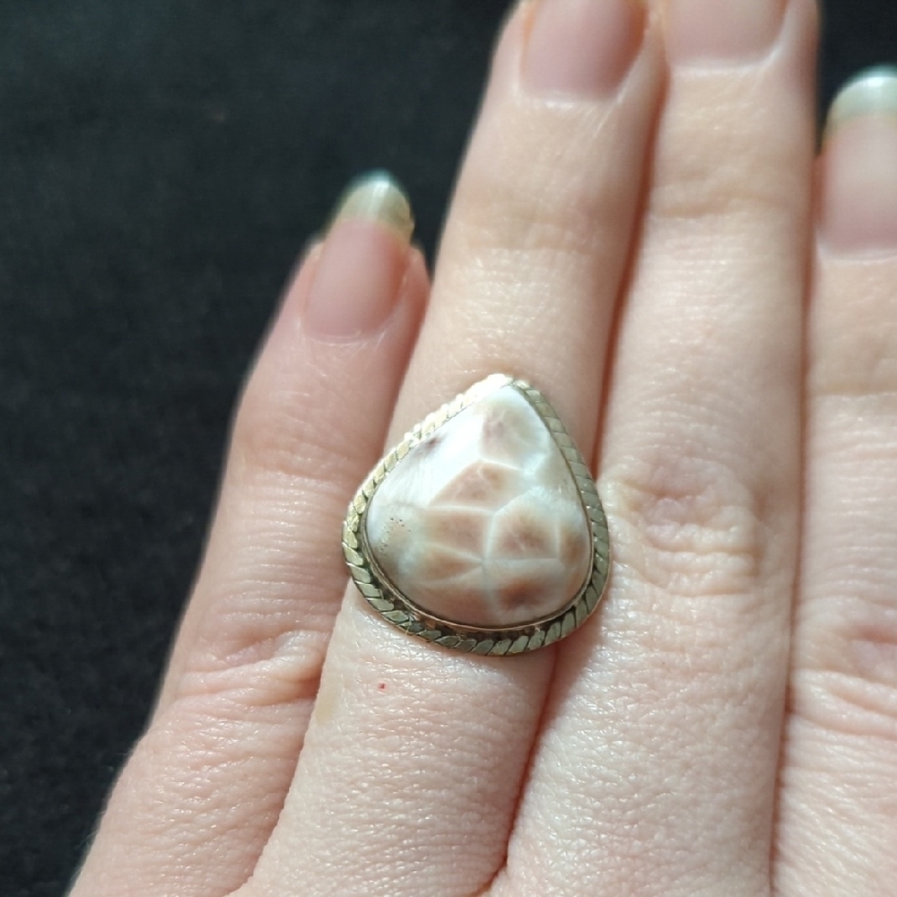 Sterling Silver Pink Cream Natrolite Gemstone Teardrop Ring - Sz 6